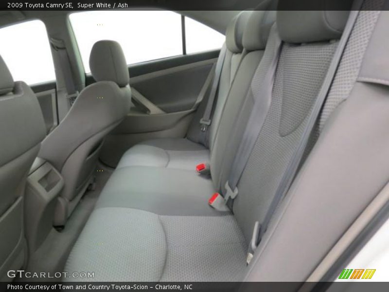 Super White / Ash 2009 Toyota Camry SE