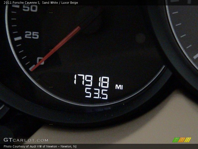 Sand White / Luxor Beige 2011 Porsche Cayenne S