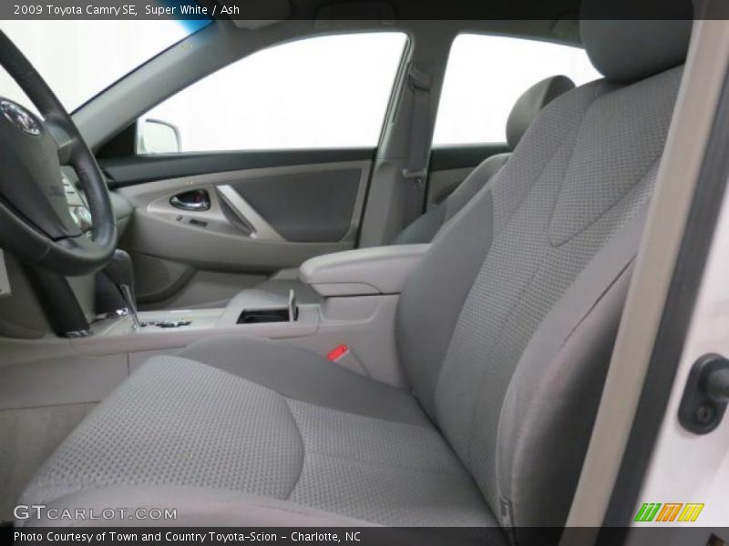 Super White / Ash 2009 Toyota Camry SE