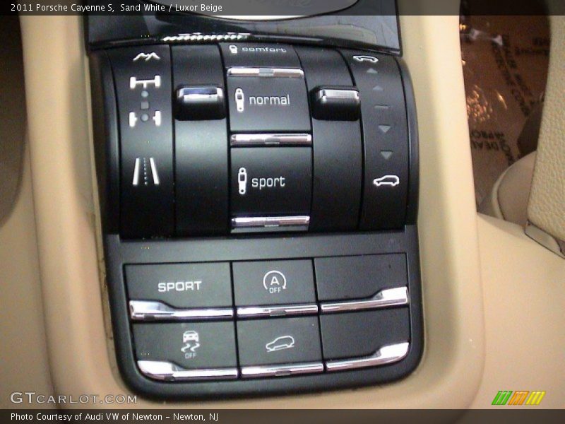 Sand White / Luxor Beige 2011 Porsche Cayenne S