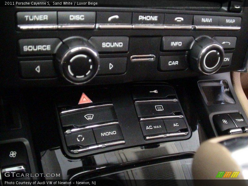 Sand White / Luxor Beige 2011 Porsche Cayenne S