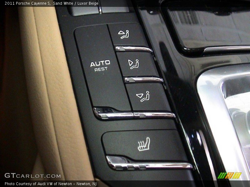 Sand White / Luxor Beige 2011 Porsche Cayenne S