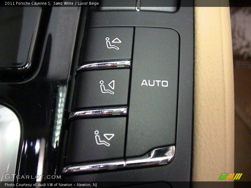 Sand White / Luxor Beige 2011 Porsche Cayenne S