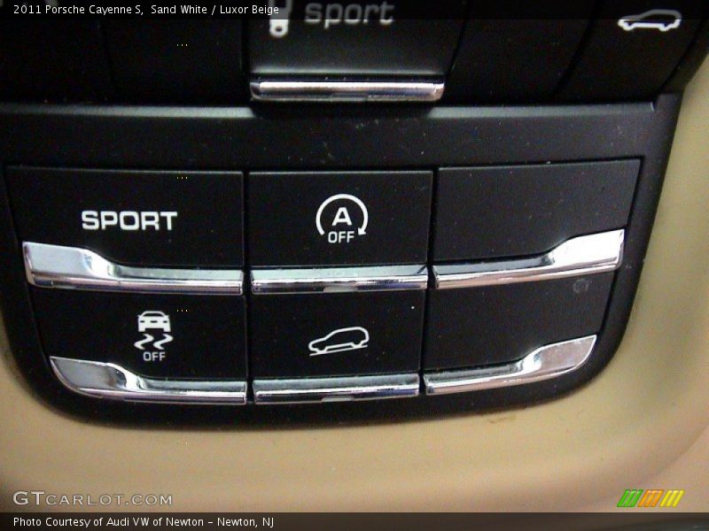 Sand White / Luxor Beige 2011 Porsche Cayenne S