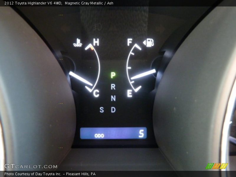Magnetic Gray Metallic / Ash 2012 Toyota Highlander V6 4WD