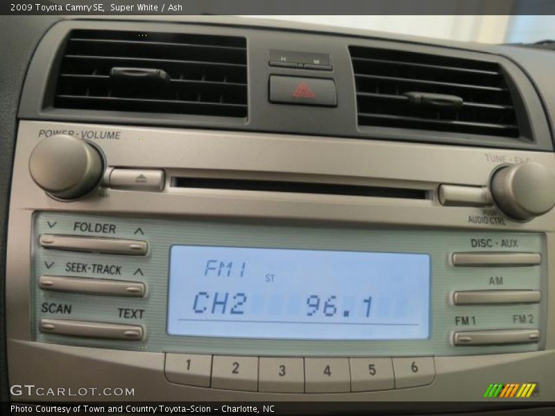 Super White / Ash 2009 Toyota Camry SE