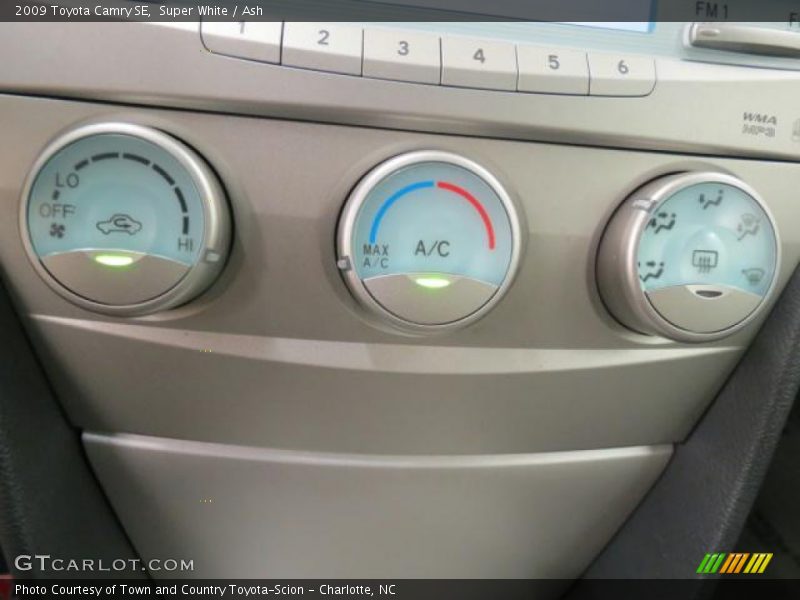 Super White / Ash 2009 Toyota Camry SE