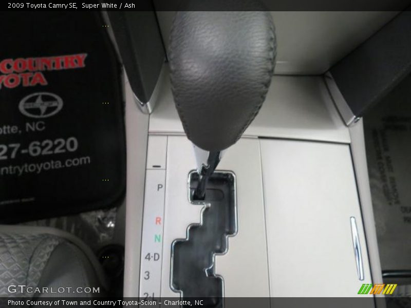 Super White / Ash 2009 Toyota Camry SE