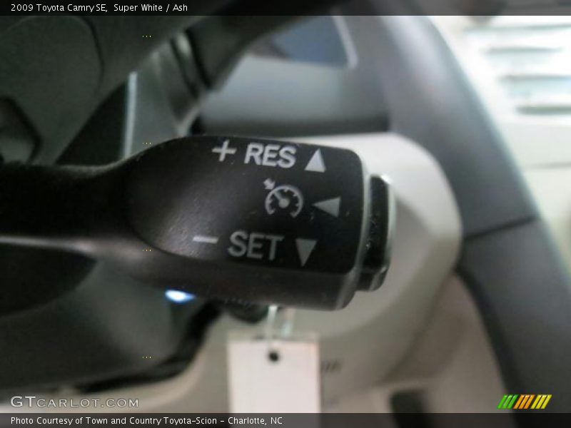 Super White / Ash 2009 Toyota Camry SE