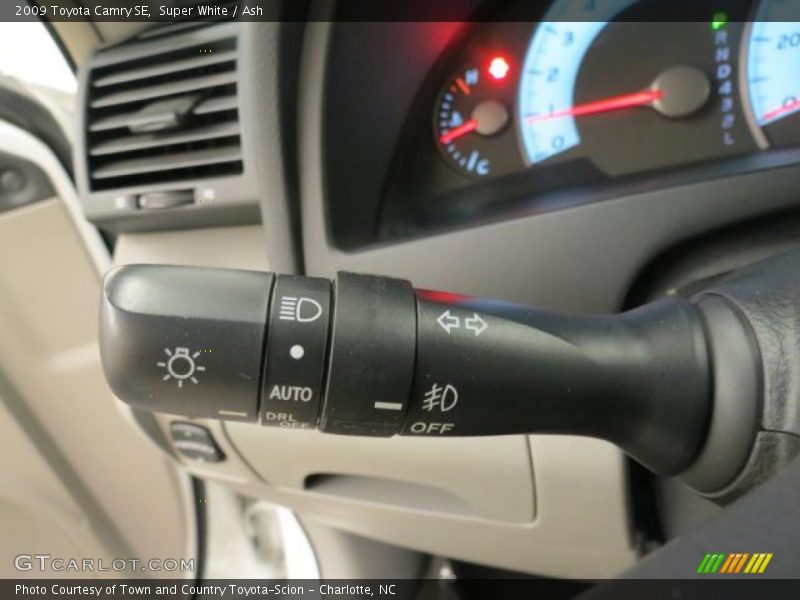Super White / Ash 2009 Toyota Camry SE