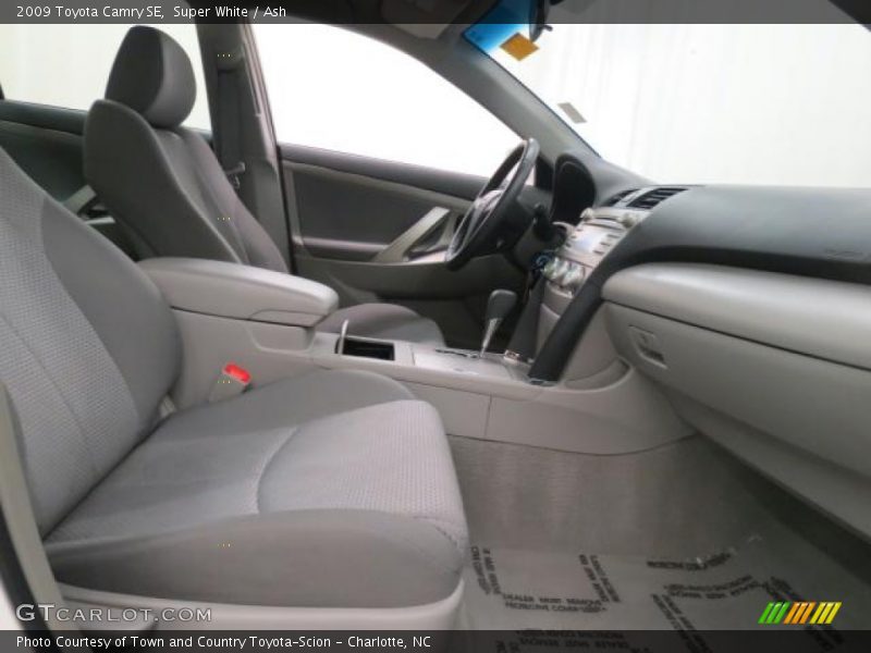 Super White / Ash 2009 Toyota Camry SE