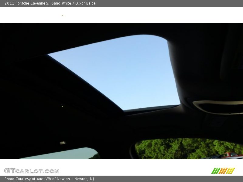 Sand White / Luxor Beige 2011 Porsche Cayenne S