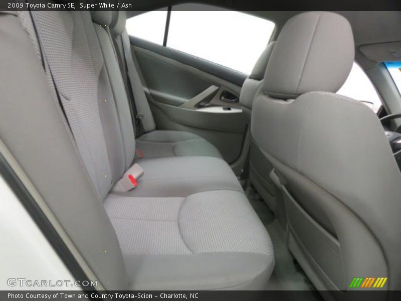 Super White / Ash 2009 Toyota Camry SE