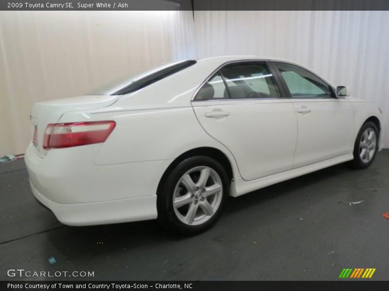 Super White / Ash 2009 Toyota Camry SE