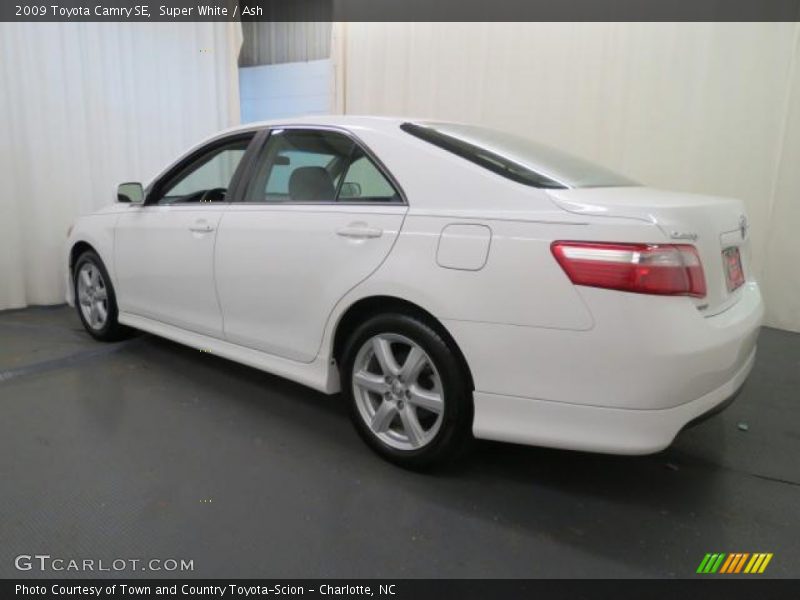 Super White / Ash 2009 Toyota Camry SE