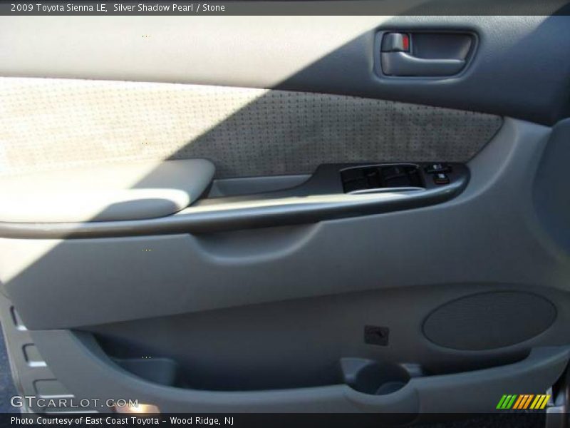 Silver Shadow Pearl / Stone 2009 Toyota Sienna LE