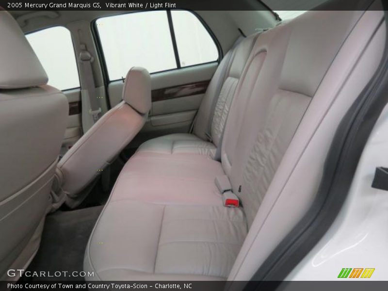 Vibrant White / Light Flint 2005 Mercury Grand Marquis GS