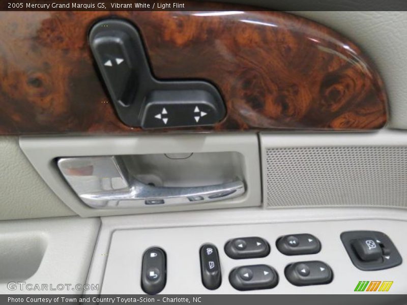 Vibrant White / Light Flint 2005 Mercury Grand Marquis GS