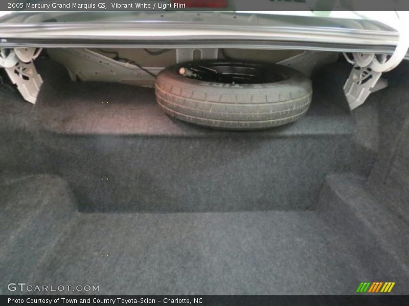 Vibrant White / Light Flint 2005 Mercury Grand Marquis GS