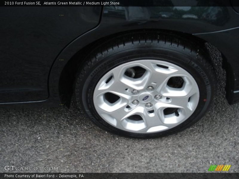 Atlantis Green Metallic / Medium Light Stone 2010 Ford Fusion SE