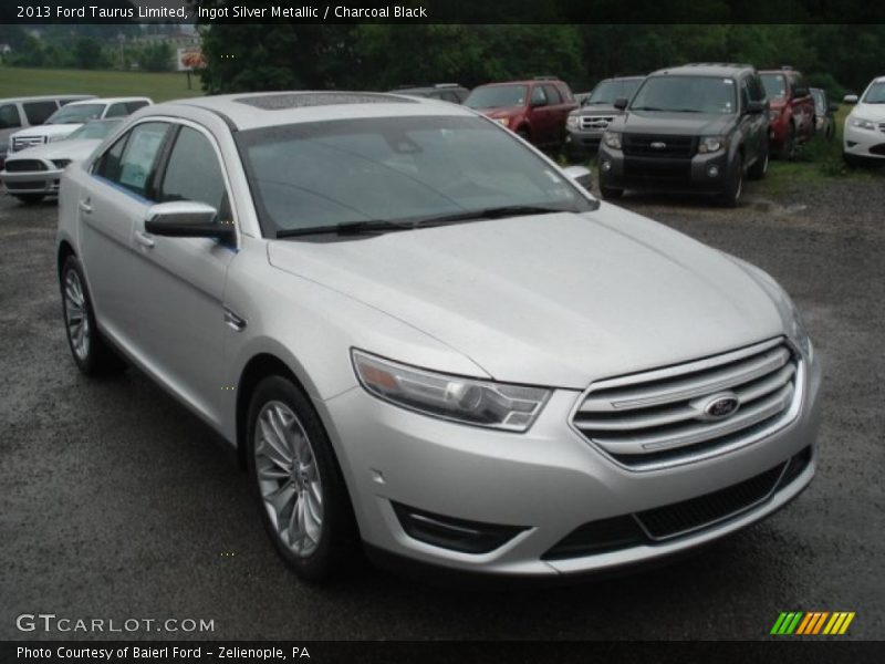 Front 3/4 View of 2013 Taurus Limited