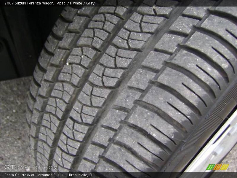Absolute White / Grey 2007 Suzuki Forenza Wagon