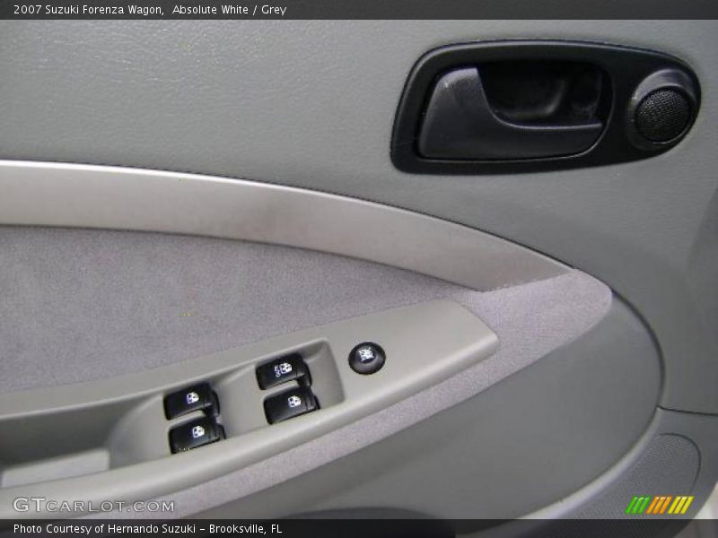 Absolute White / Grey 2007 Suzuki Forenza Wagon