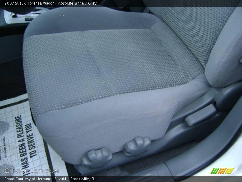 Absolute White / Grey 2007 Suzuki Forenza Wagon