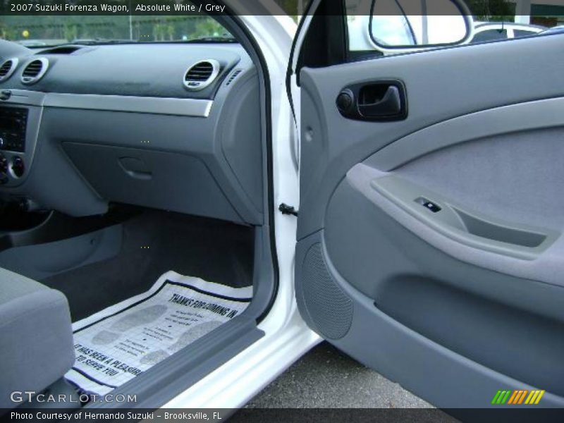 Absolute White / Grey 2007 Suzuki Forenza Wagon