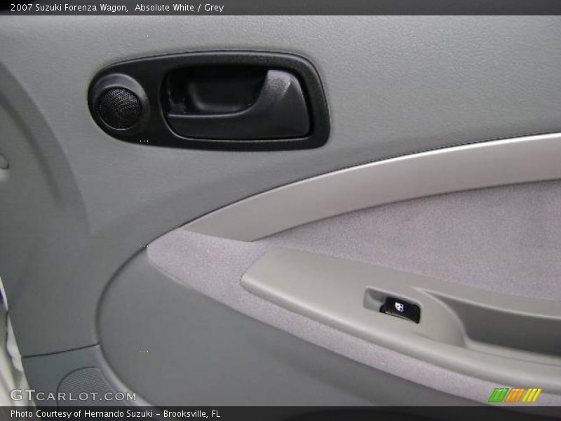 Absolute White / Grey 2007 Suzuki Forenza Wagon