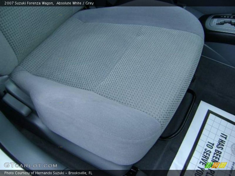 Absolute White / Grey 2007 Suzuki Forenza Wagon