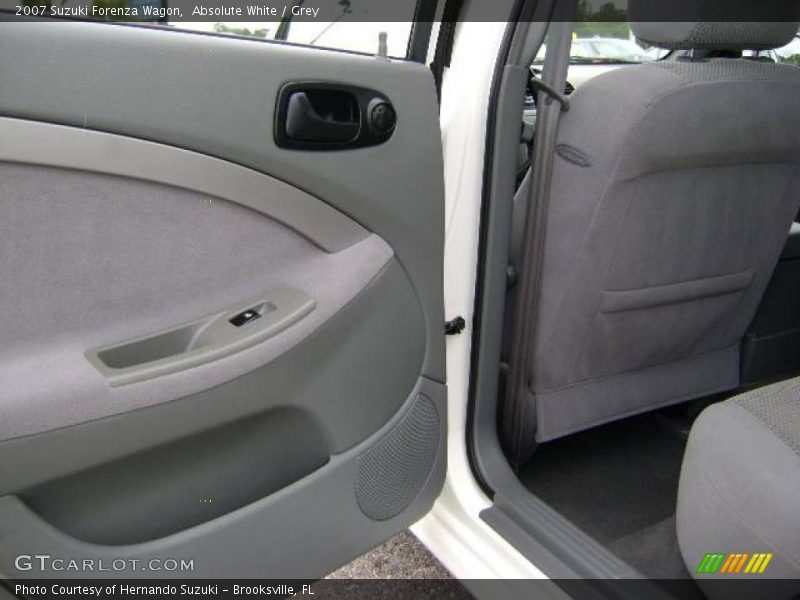 Absolute White / Grey 2007 Suzuki Forenza Wagon