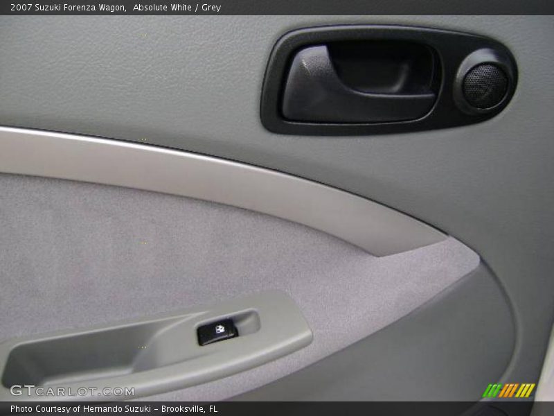 Absolute White / Grey 2007 Suzuki Forenza Wagon