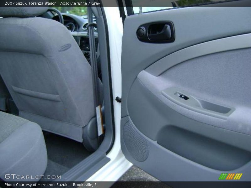 Absolute White / Grey 2007 Suzuki Forenza Wagon