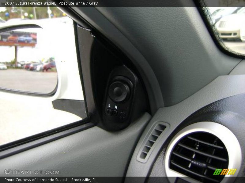 Absolute White / Grey 2007 Suzuki Forenza Wagon