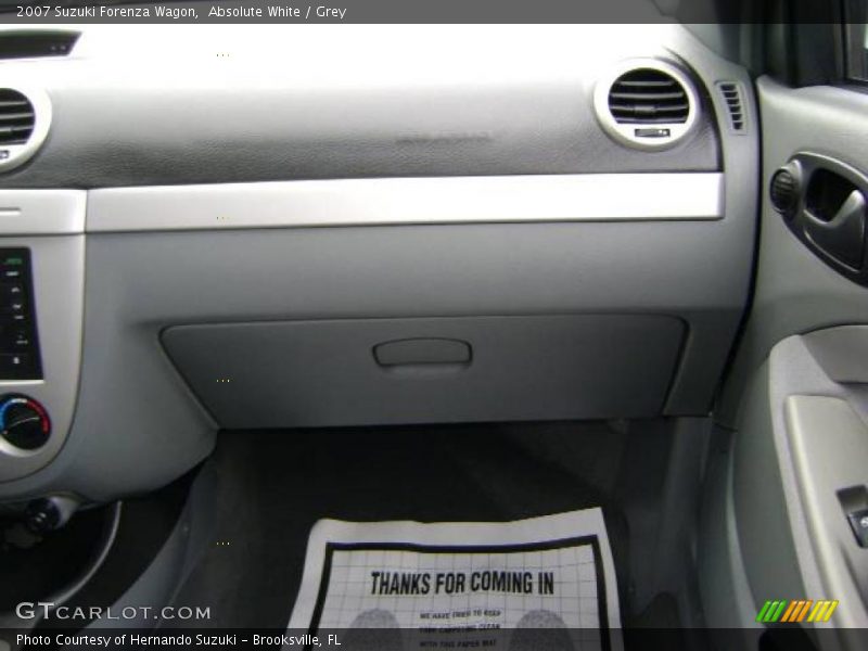 Absolute White / Grey 2007 Suzuki Forenza Wagon