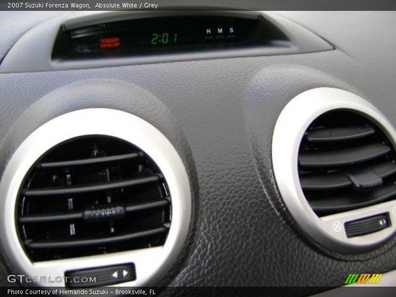 Absolute White / Grey 2007 Suzuki Forenza Wagon