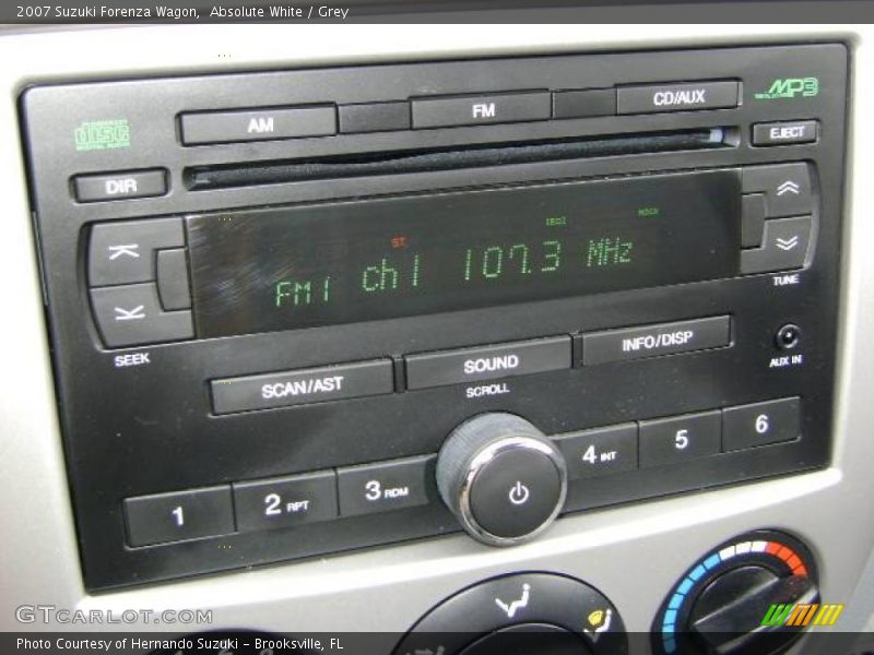 Absolute White / Grey 2007 Suzuki Forenza Wagon