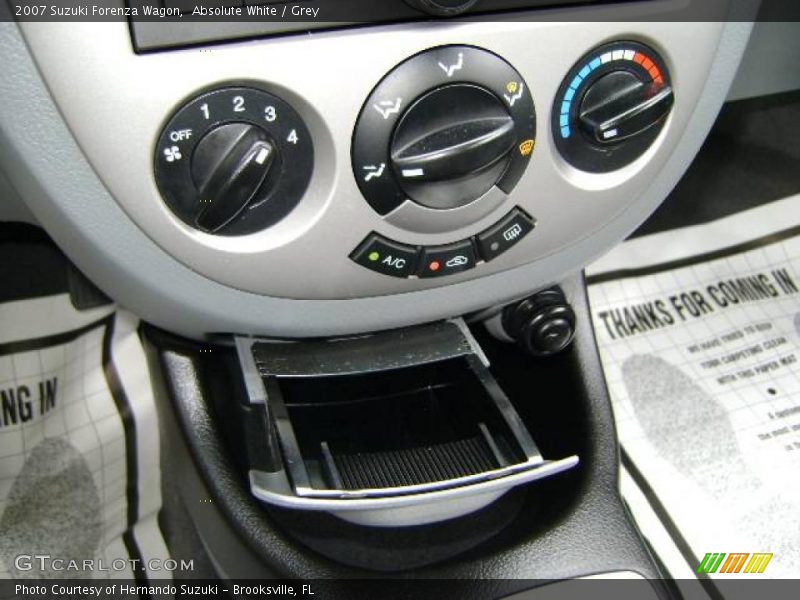 Absolute White / Grey 2007 Suzuki Forenza Wagon