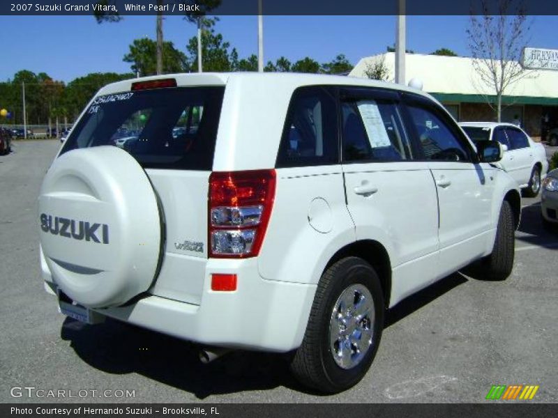 White Pearl / Black 2007 Suzuki Grand Vitara