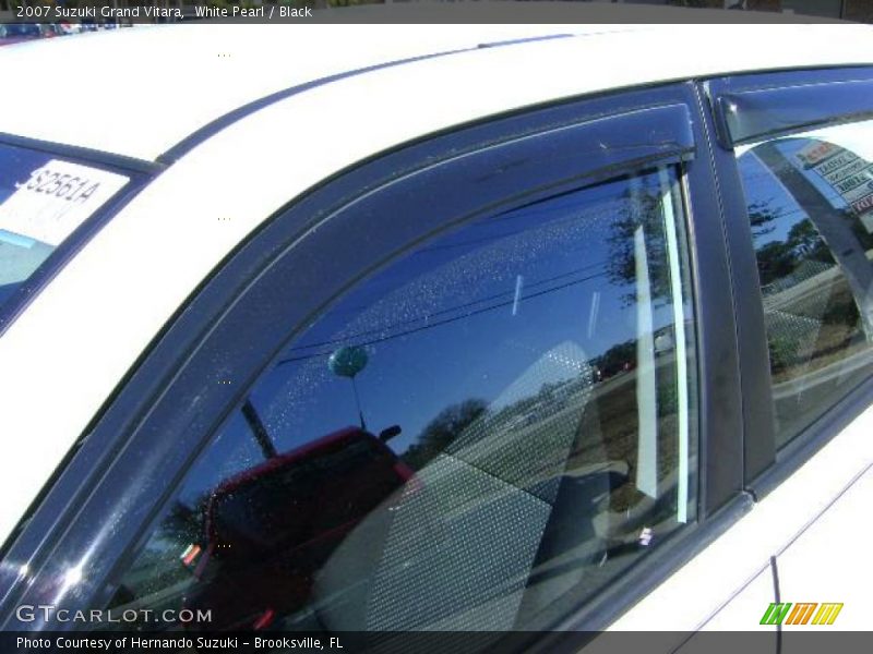 White Pearl / Black 2007 Suzuki Grand Vitara