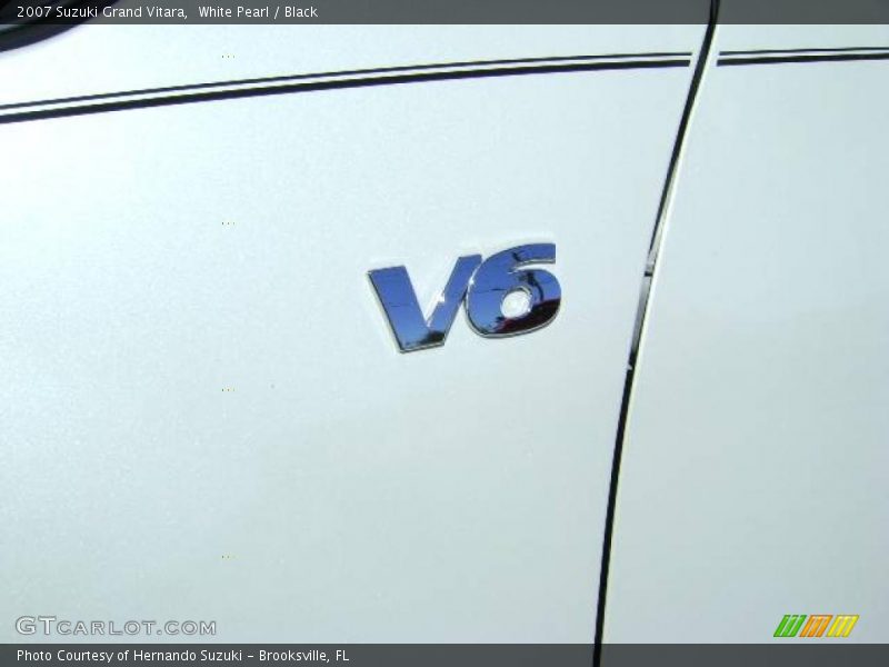 White Pearl / Black 2007 Suzuki Grand Vitara