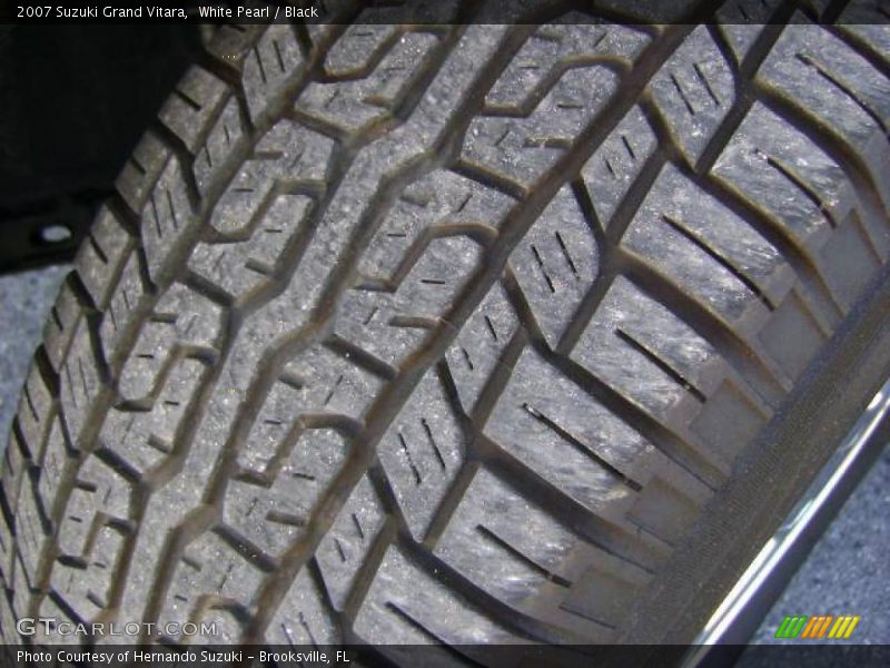 White Pearl / Black 2007 Suzuki Grand Vitara