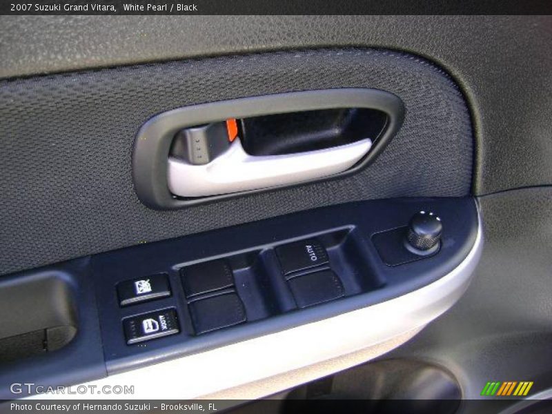 White Pearl / Black 2007 Suzuki Grand Vitara