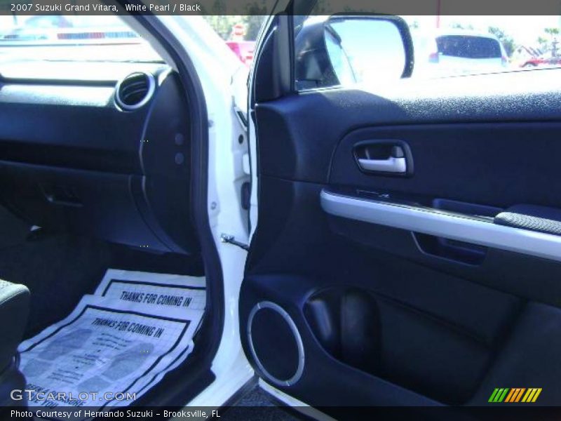 White Pearl / Black 2007 Suzuki Grand Vitara