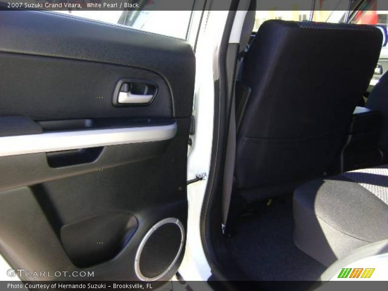 White Pearl / Black 2007 Suzuki Grand Vitara