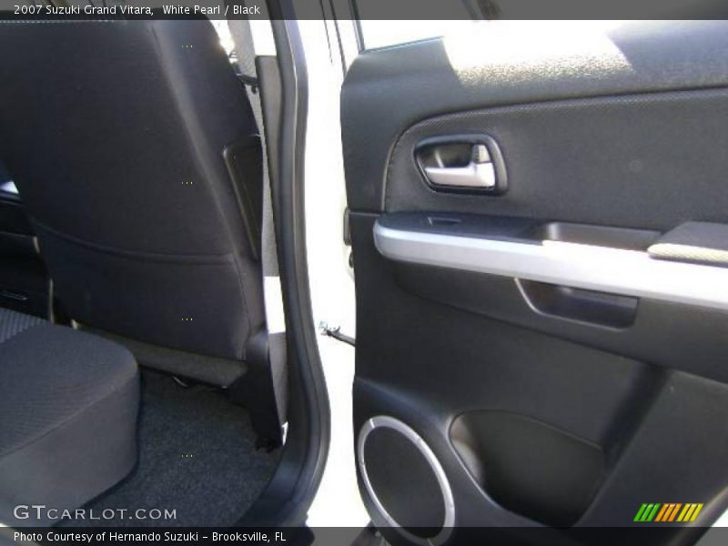 White Pearl / Black 2007 Suzuki Grand Vitara