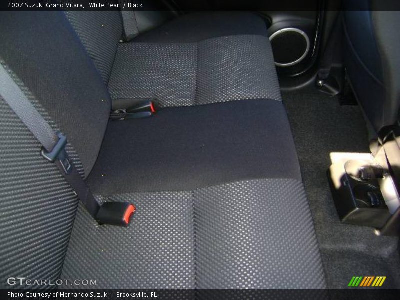 White Pearl / Black 2007 Suzuki Grand Vitara