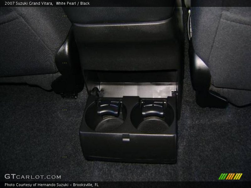 White Pearl / Black 2007 Suzuki Grand Vitara