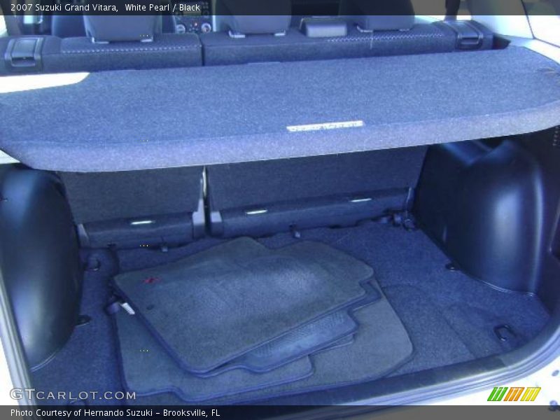 White Pearl / Black 2007 Suzuki Grand Vitara